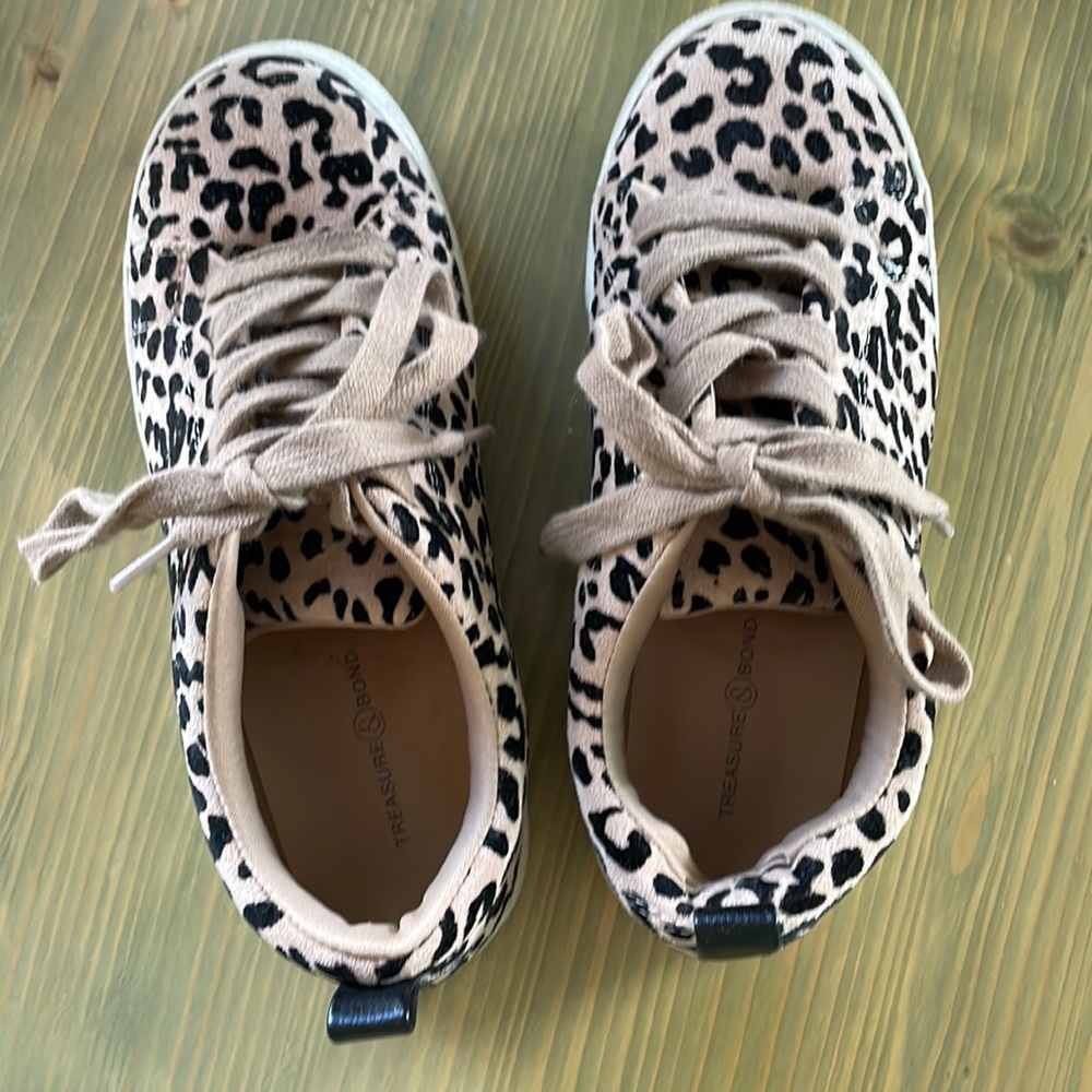 Girls Treasure and Bond Cheetah Print Sneaker. Not very worn.  Size 2.